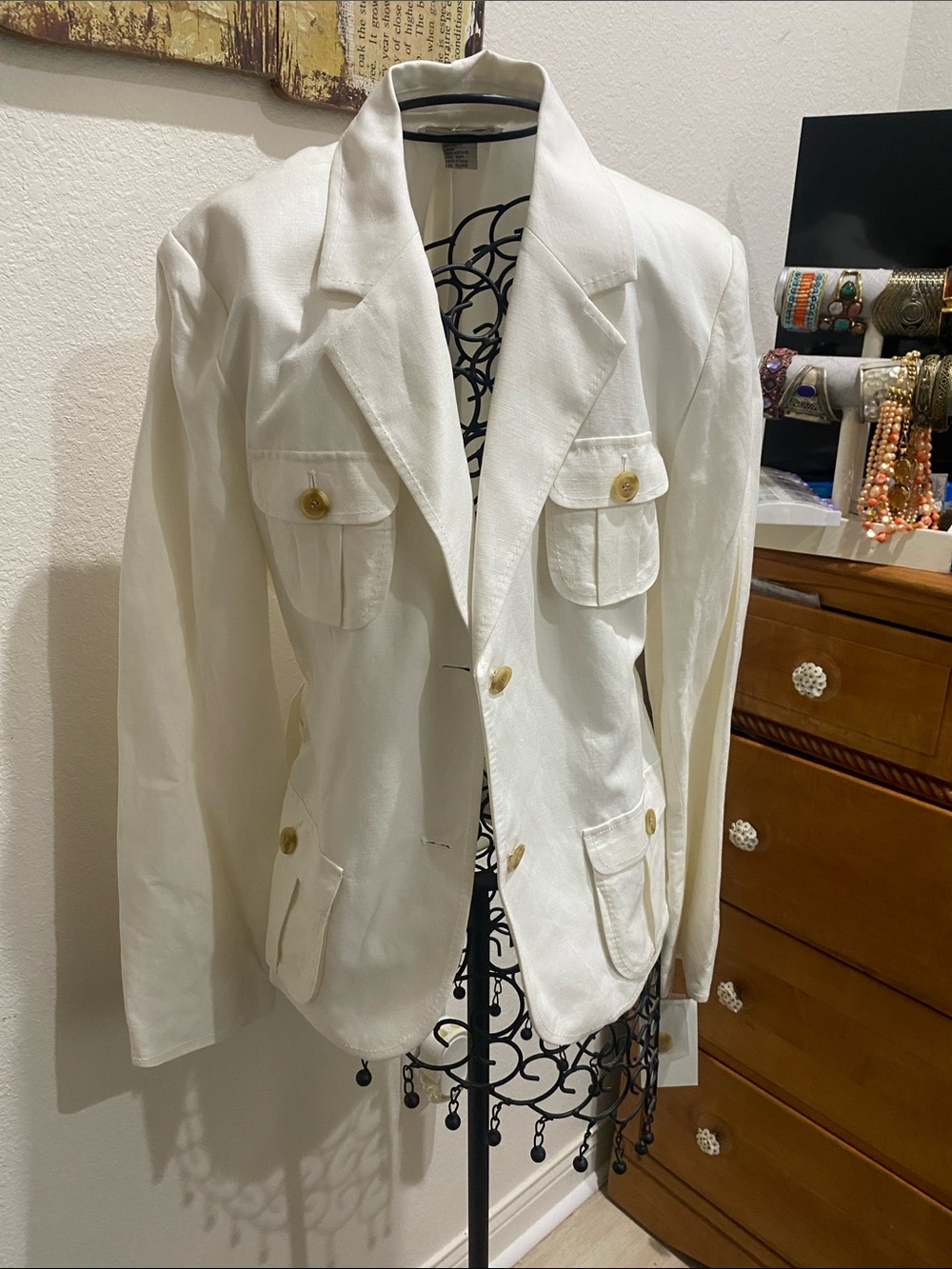 Bloomingdale's White Women's Button-Front Linen-Blend Blazer with Gold Buttons